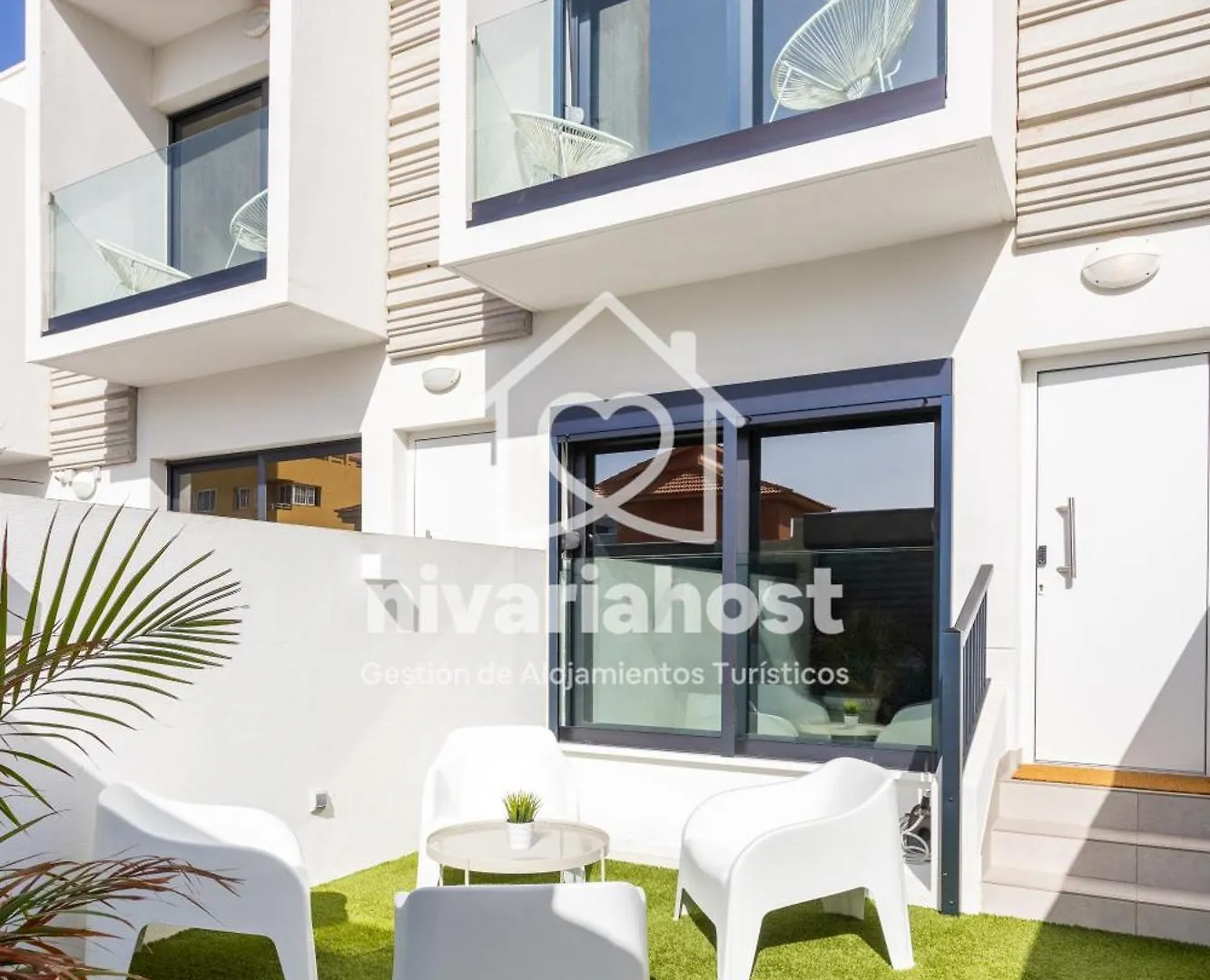 Sea Breeze El Medano, By Nivariahost location